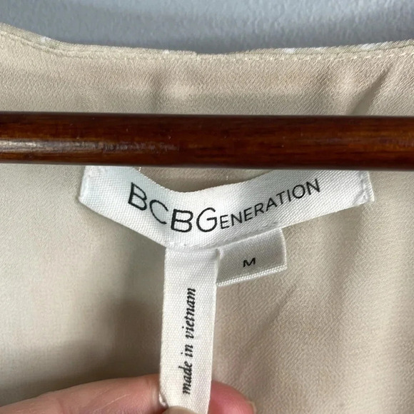 BCBGENERATION Ruffled Faux Wrap Dress Tan White Animal Leopard Print Pockets M - Picture 9 of 13